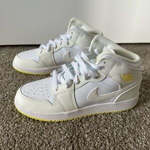 NEW Air Jordan 1 Mid GS “White/Yellow” (FD8780-181) - Size 7Y